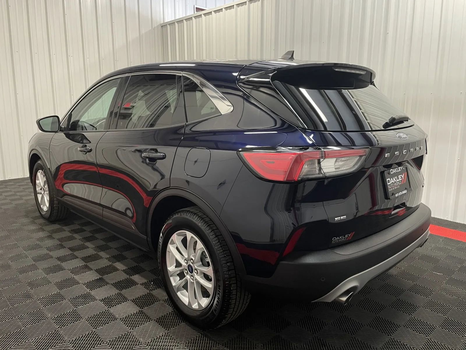Used 2021 Ford Escape SE image 2