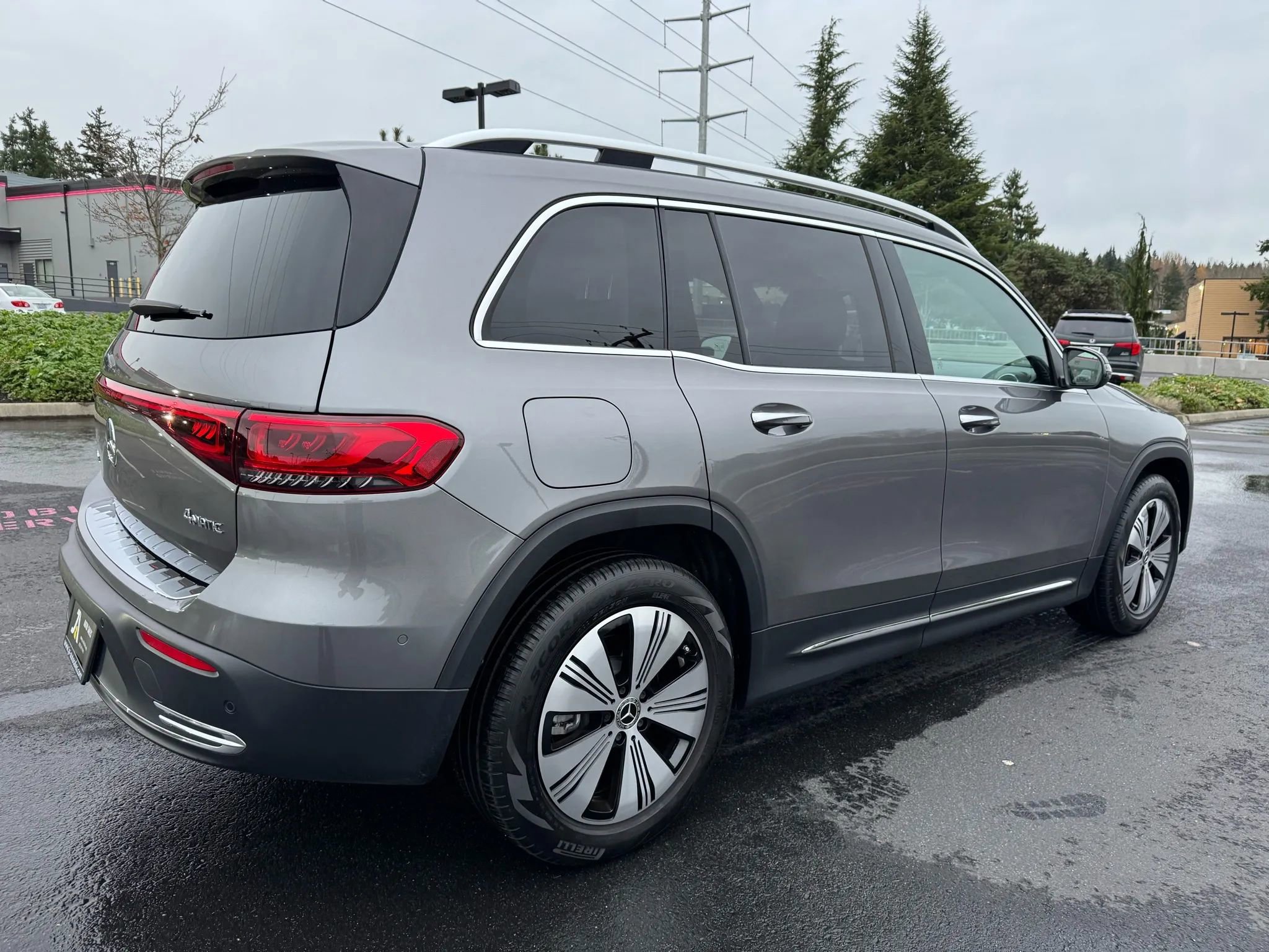 Used 2023 Mercedes-Benz EQB 300 4MATIC w/ Exclusive Package image 11