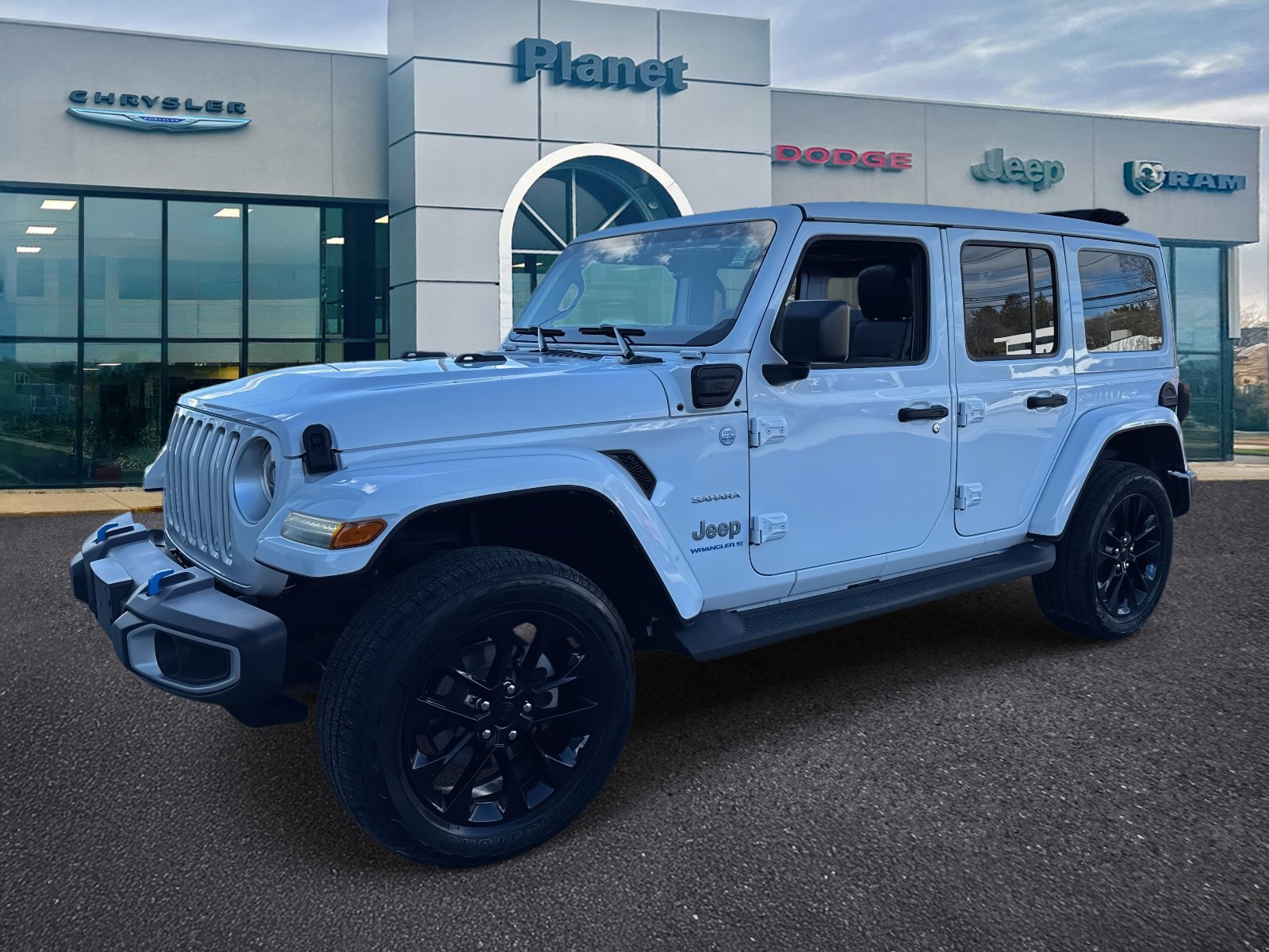 Used 2023 Jeep Wrangler Unlimited Sahara w/ Cold Weather Group image 4