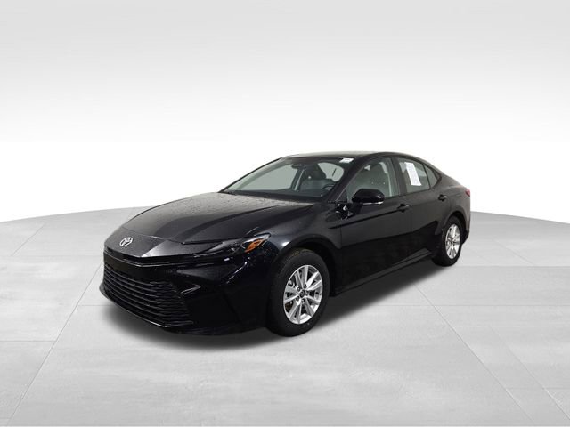 Used 2025 Toyota Camry LE image 2