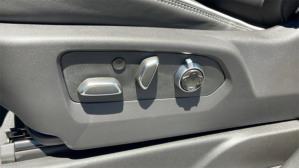 New 2025 GMC Yukon XL AT4 Ultimate image 12