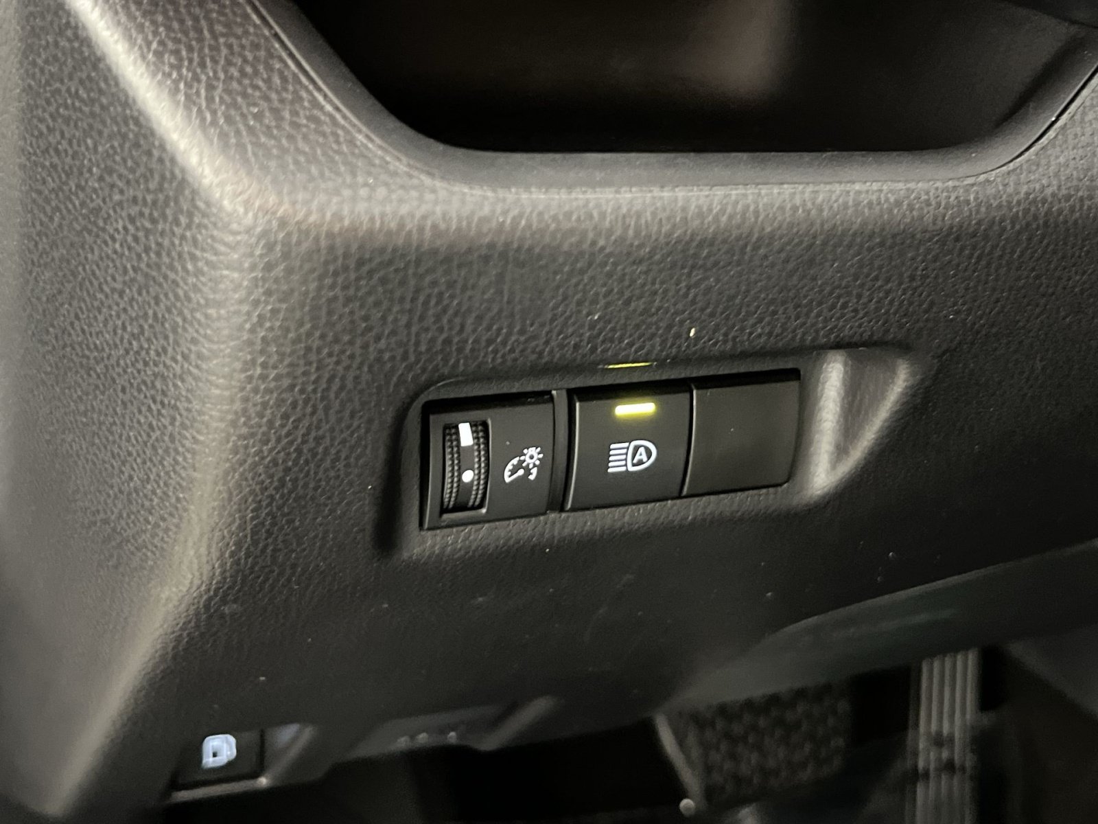 Used 2025 Toyota RAV4 XLE AWD/4WD image 30