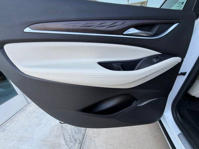 Used 2022 Buick Enclave Avenir w/ Avenir Technology Package FWD image 17