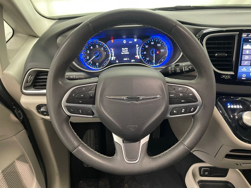 Used 2024 Chrysler Pacifica Touring-L image 23