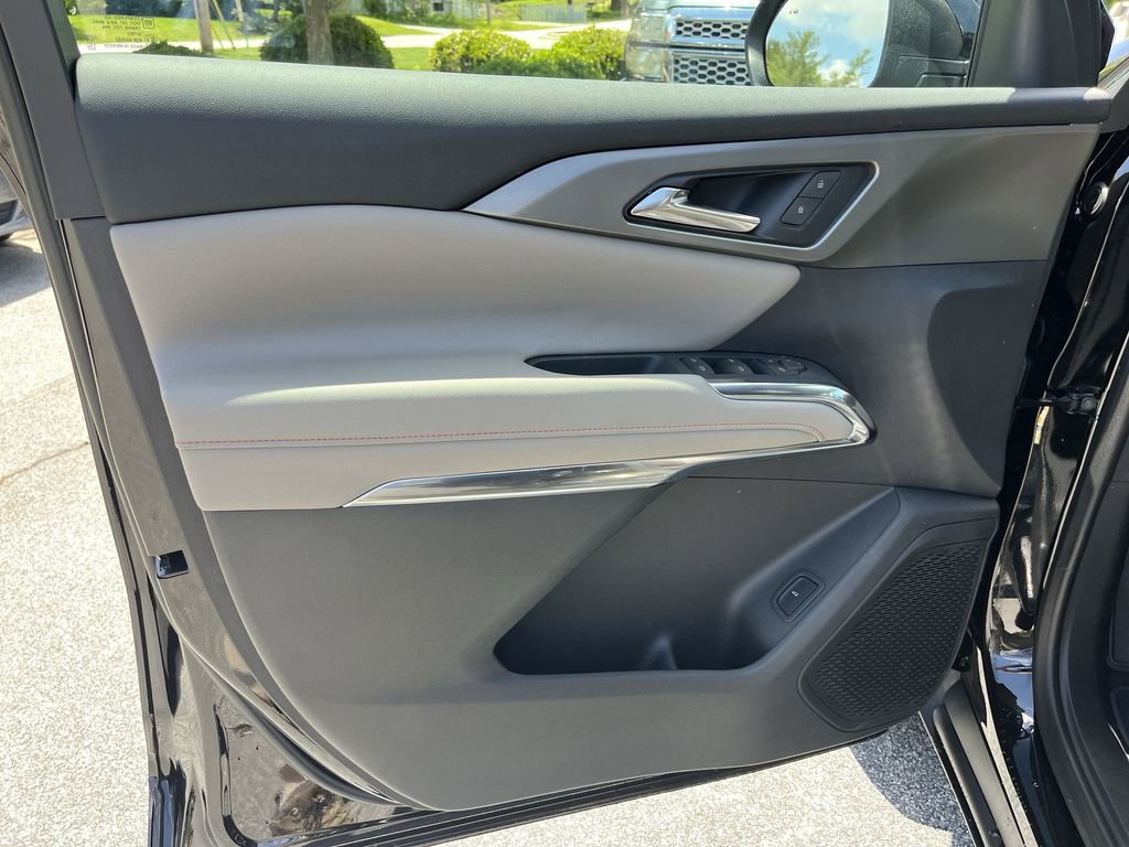 New 2025 Chevrolet Traverse LT w/ Driver Confidence Package image 23