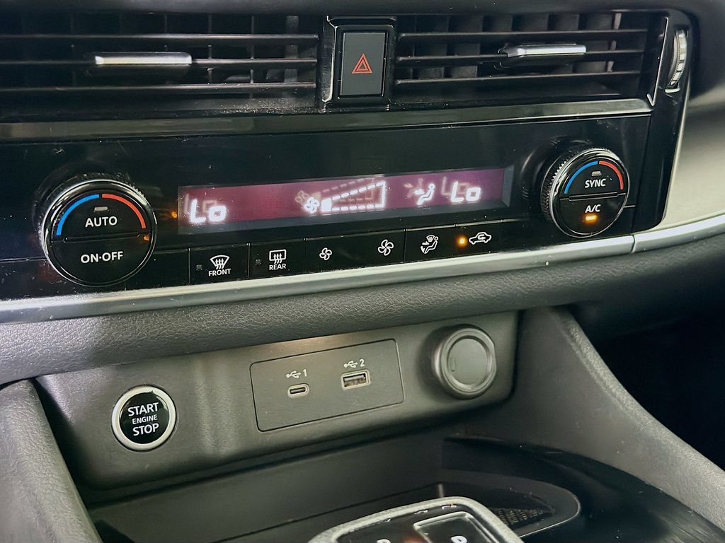 Used 2022 Nissan Rogue SV FWD image 19