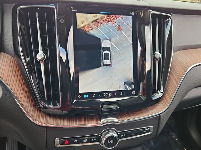 Used 2024 Volvo XC60 B5 Plus image 23