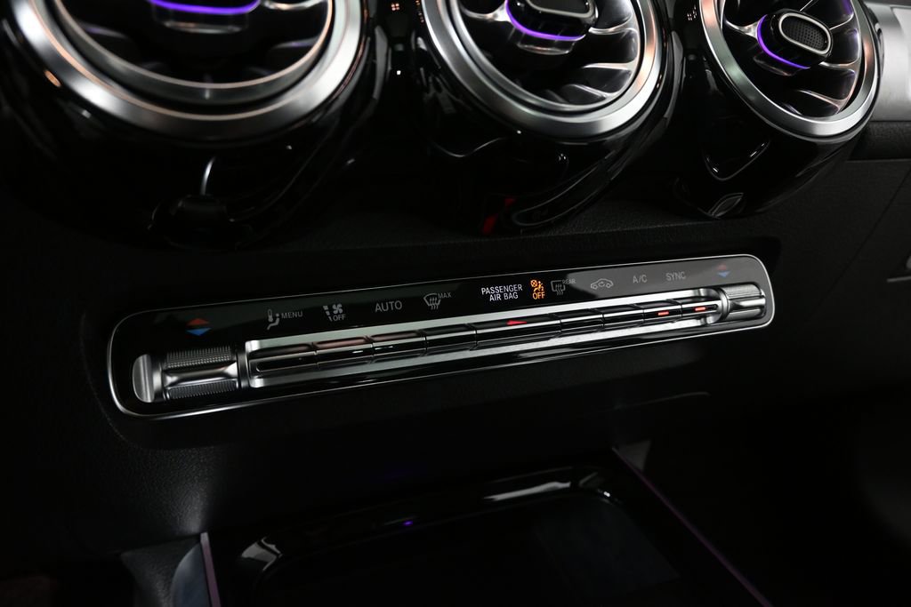 Used 2022 Mercedes-Benz GLB 250 image 14