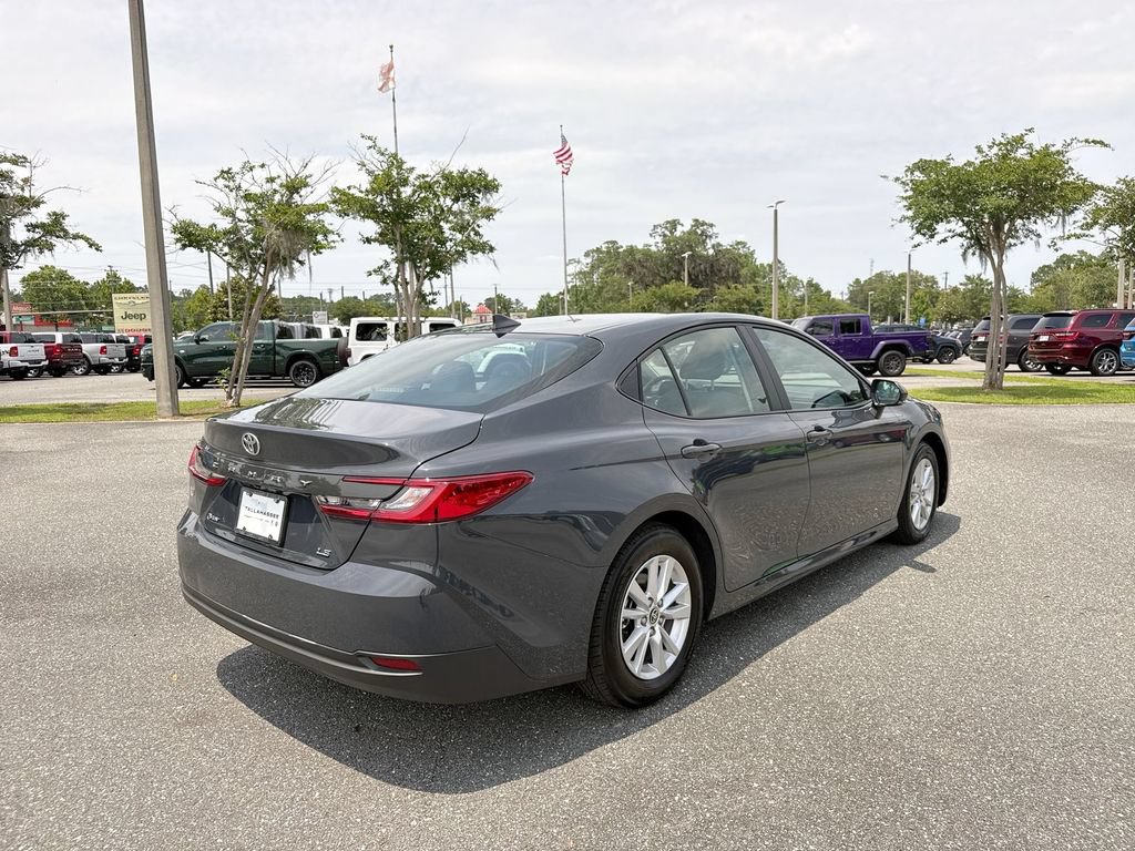 Used 2025 Toyota Camry LE FWD image 3