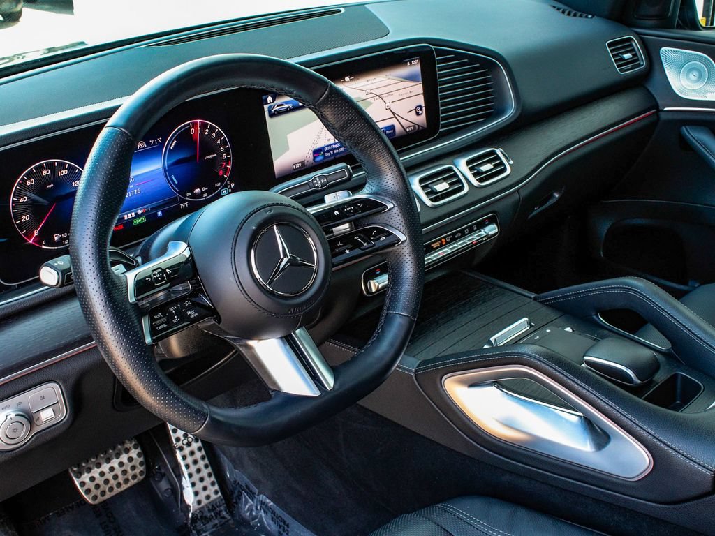 Used 2025 Mercedes-Benz GLE 450e 4MATIC w/ AMG Line Interior image 16
