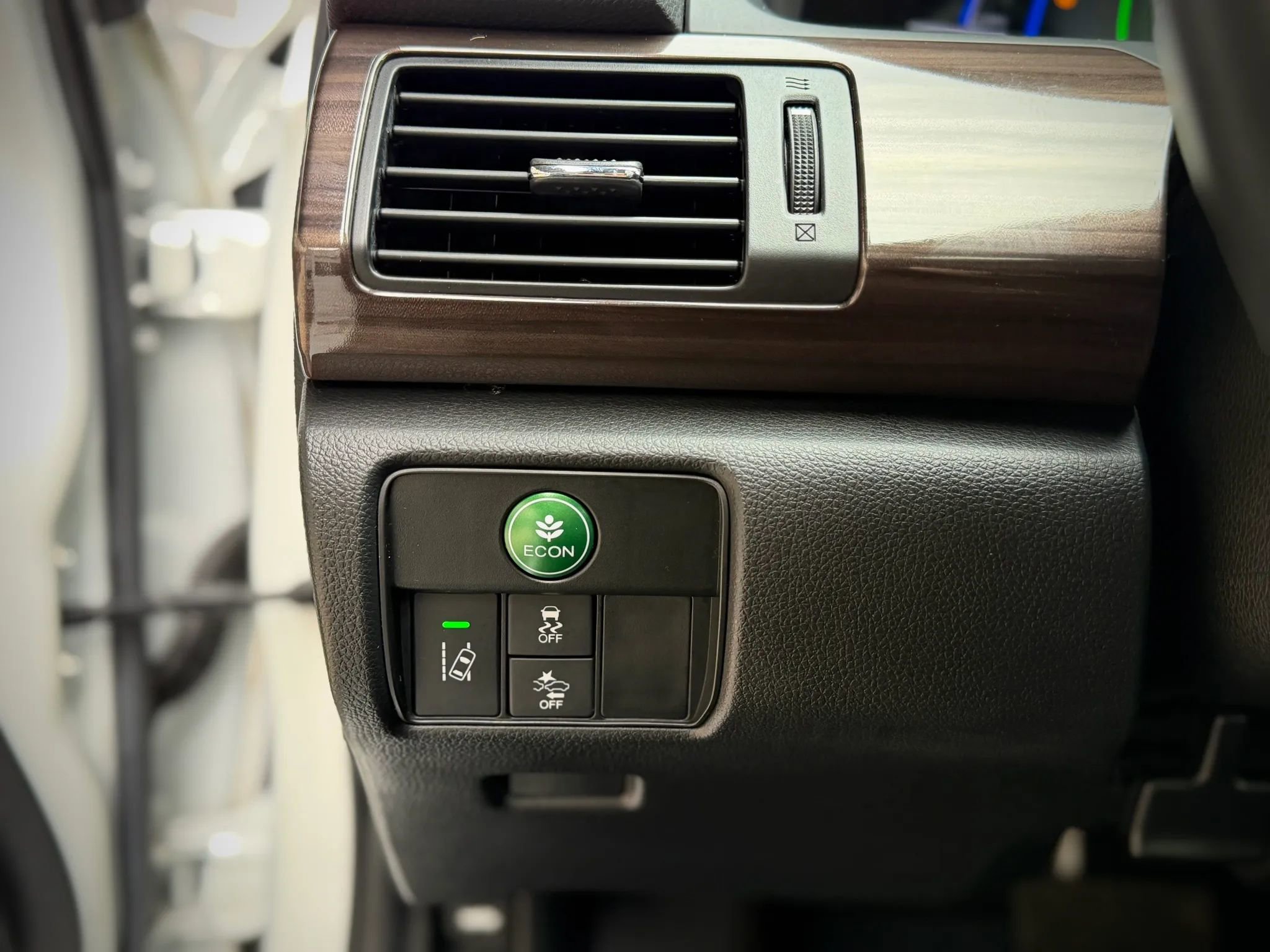 Used 2017 Honda Accord EX-L image 8