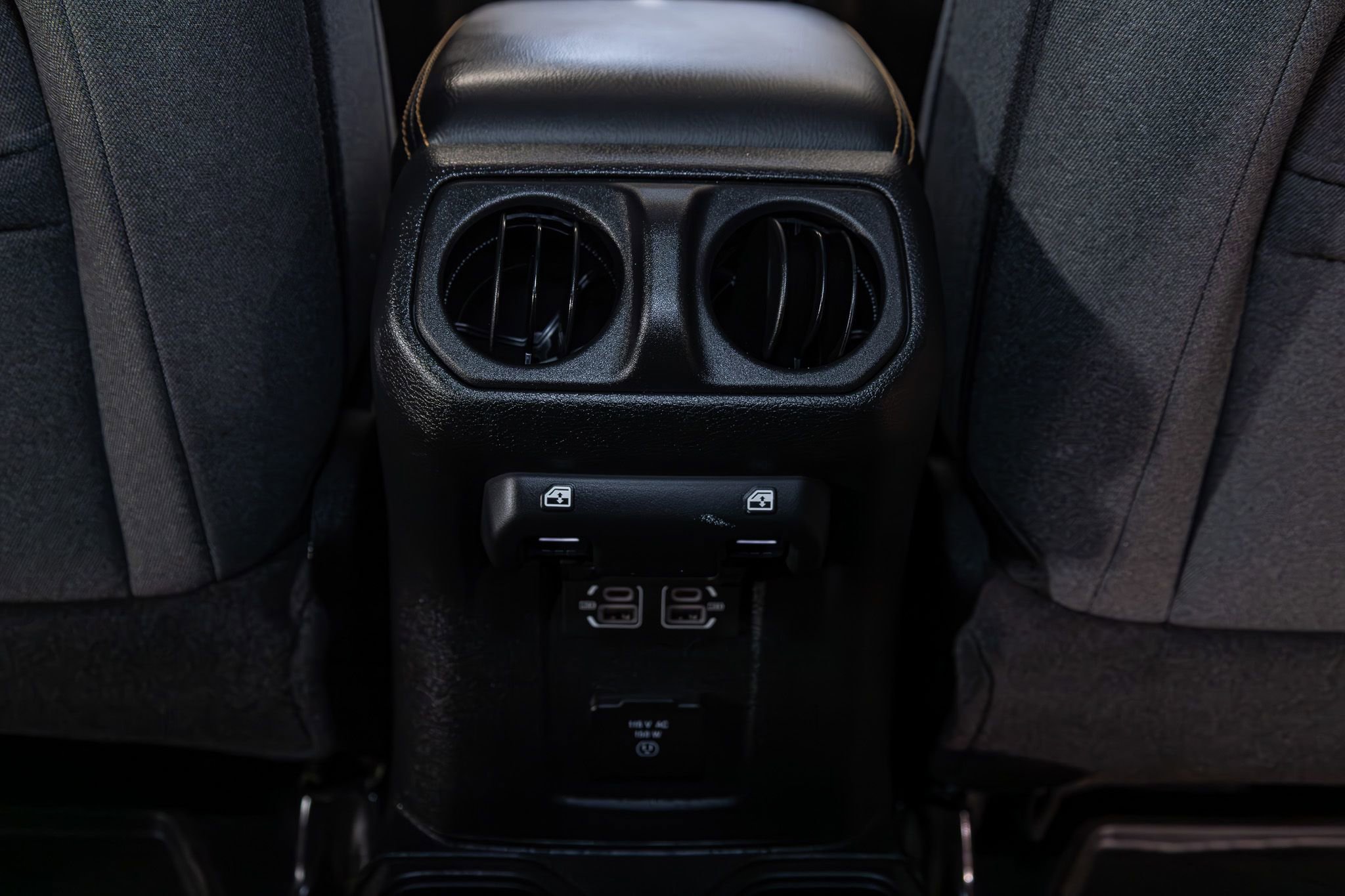 Used 2024 Jeep Wrangler Unlimited Sahara w/ Technology Group AWD/4WD image 22