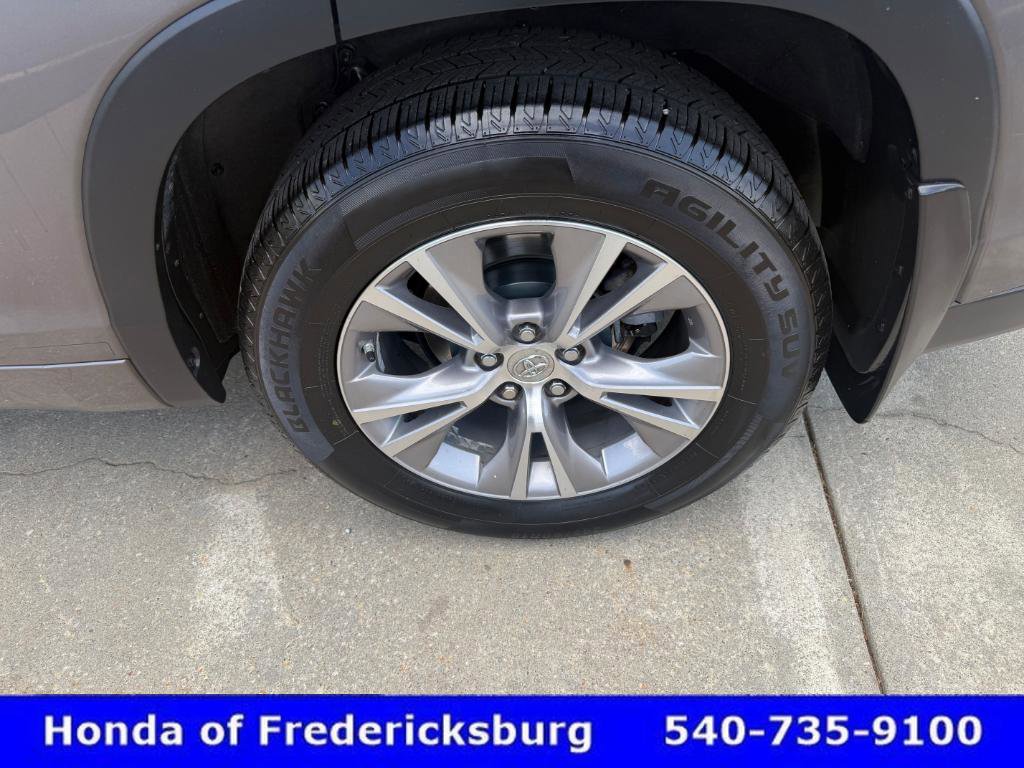 Used 2015 Toyota Highlander XLE AWD/4WD image 11