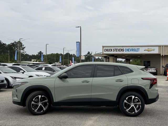 Used 2024 Chevrolet Trax RS w/ Sunroof Package FWD image 12