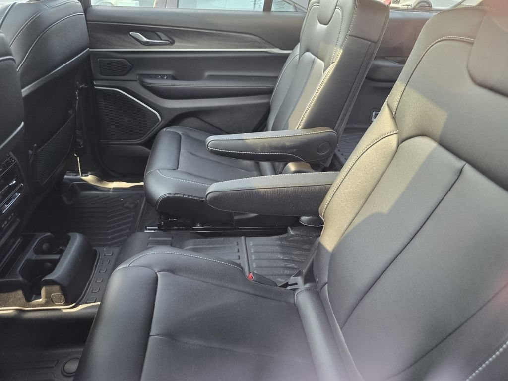 Used 2026 Jeep Grand Cherokee L Limited AWD/4WD image 24