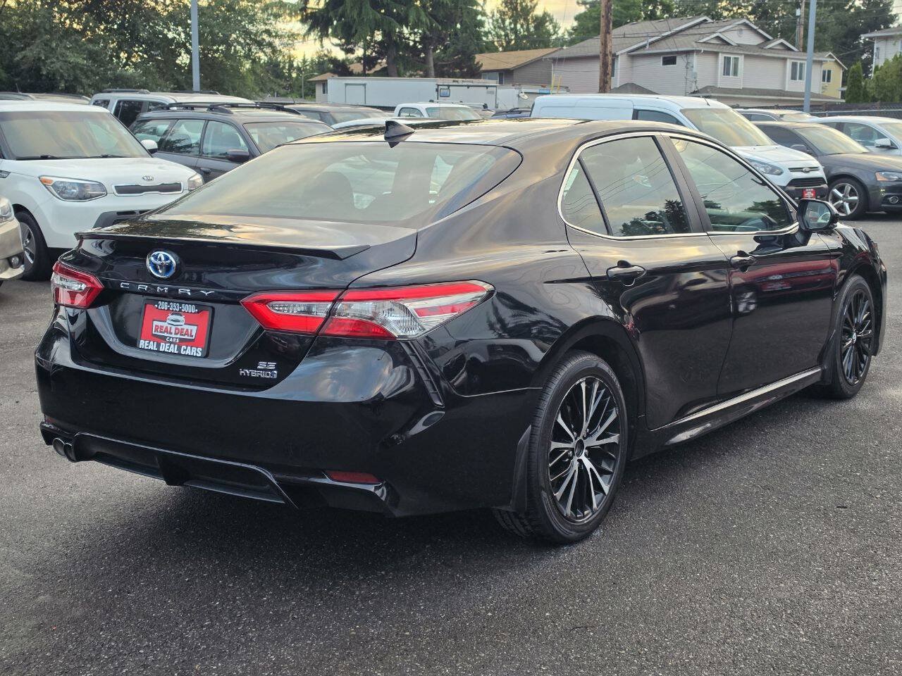 Used 2018 Toyota Camry SE FWD image 6