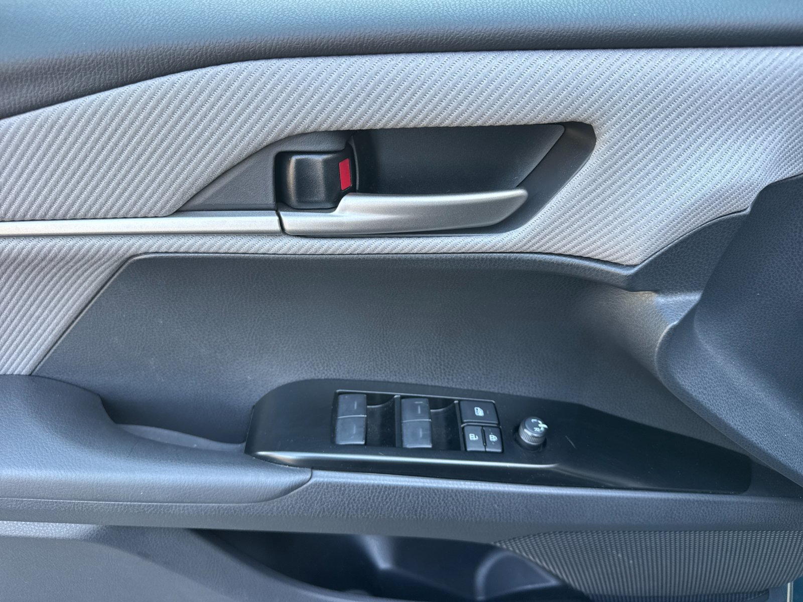 Used 2026 Toyota Camry SE w/ Multimedia Upgrade Package FWD image 11