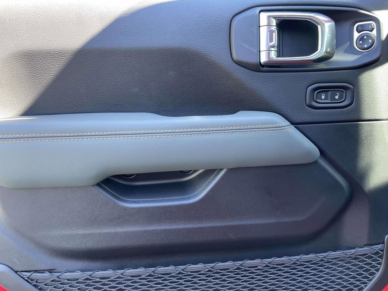 New 2025 Jeep Gladiator Mojave image 27