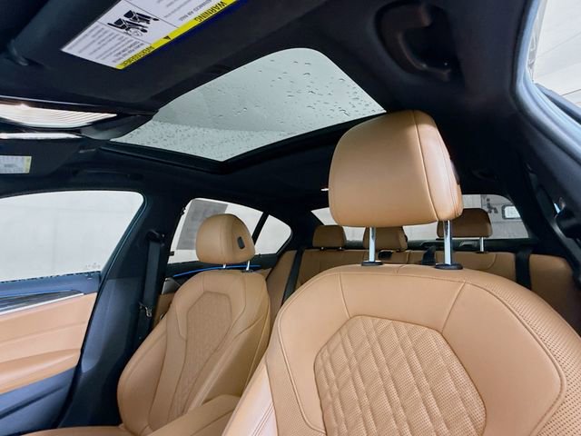 Used 2023 BMW 530e xDrive w/ Premium Package image 23