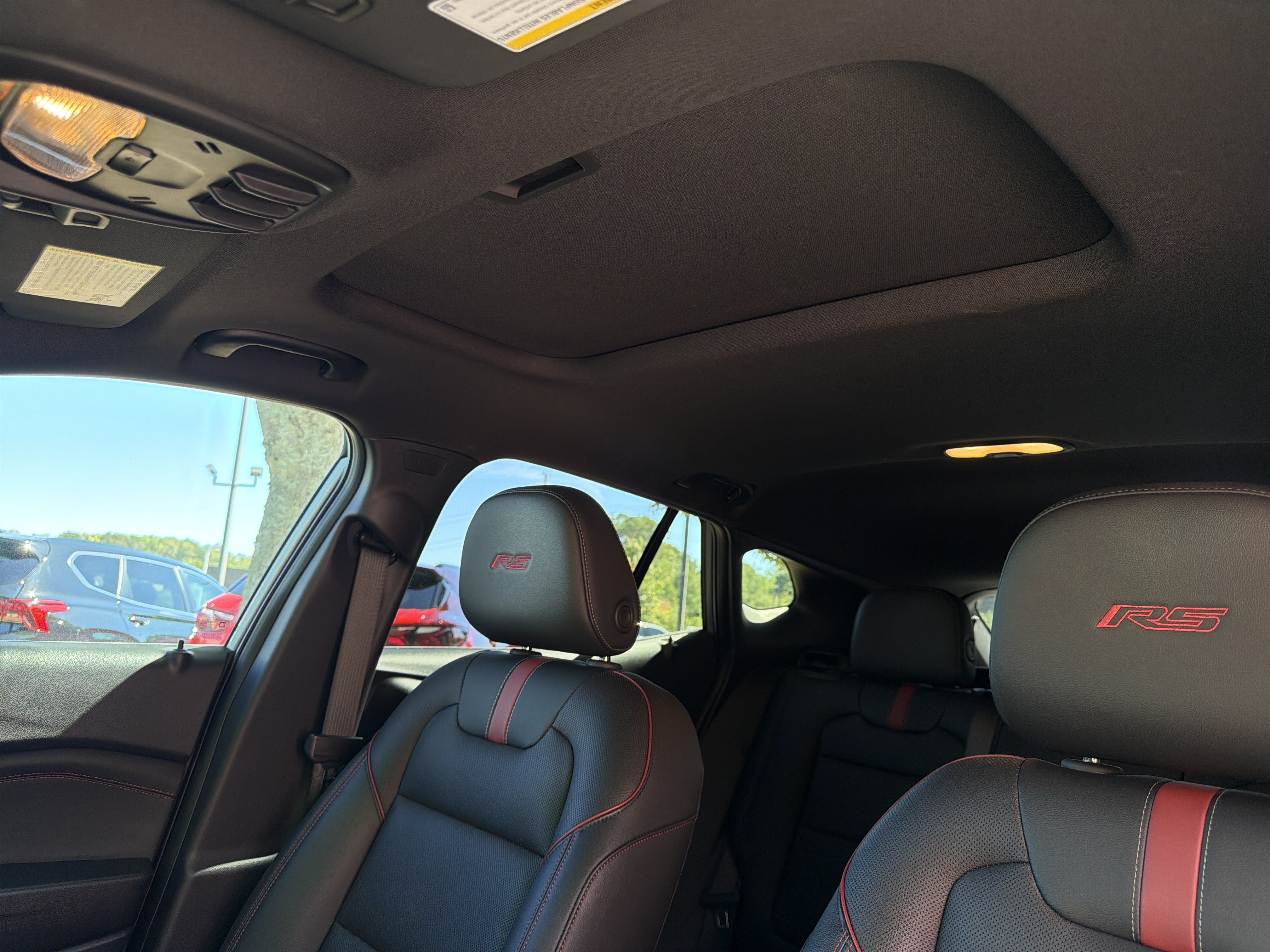 Used 2025 Chevrolet Trax RS w/ Sunroof Package FWD image 32
