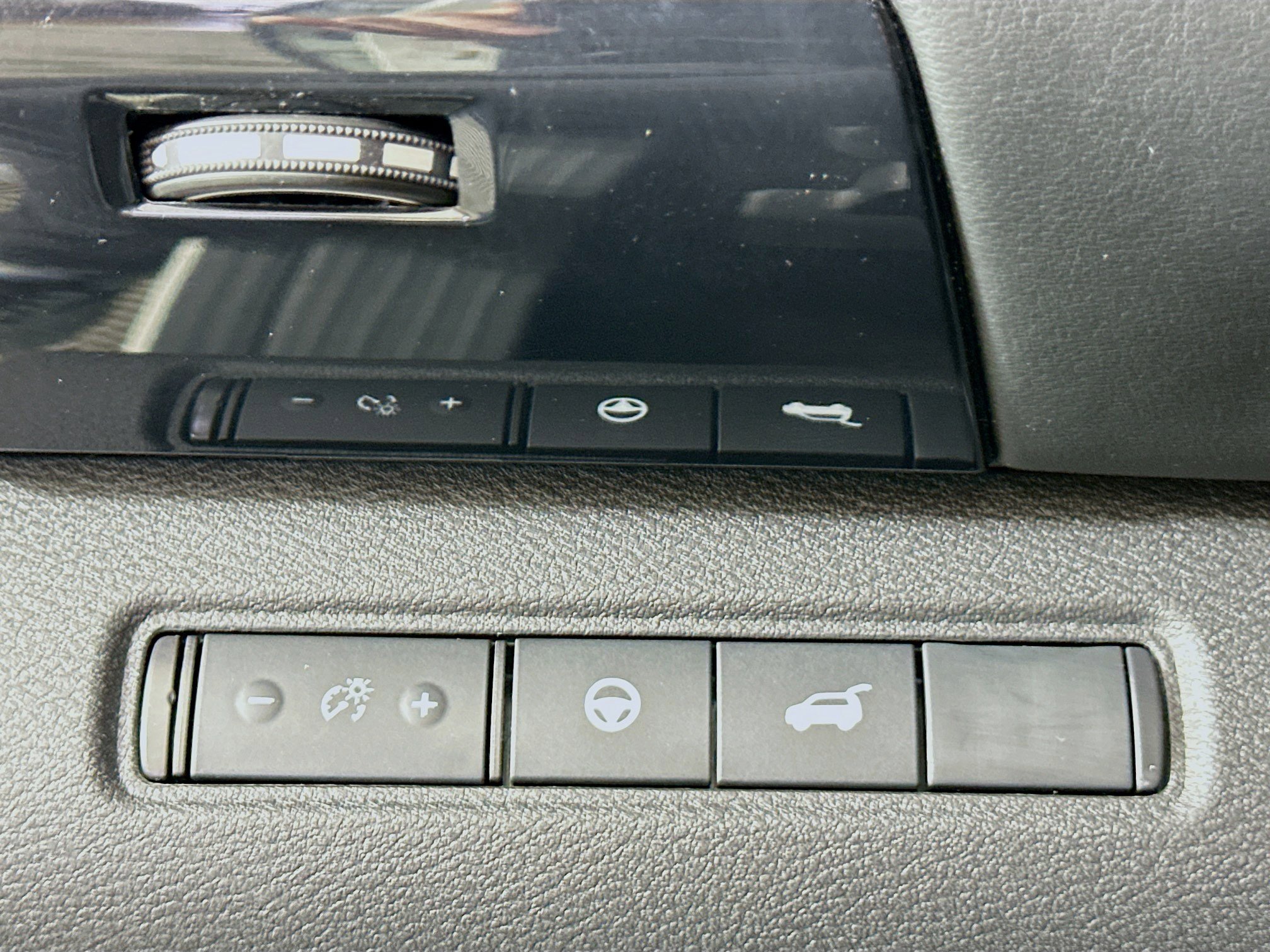 Used 2025 Nissan Pathfinder SV image 17