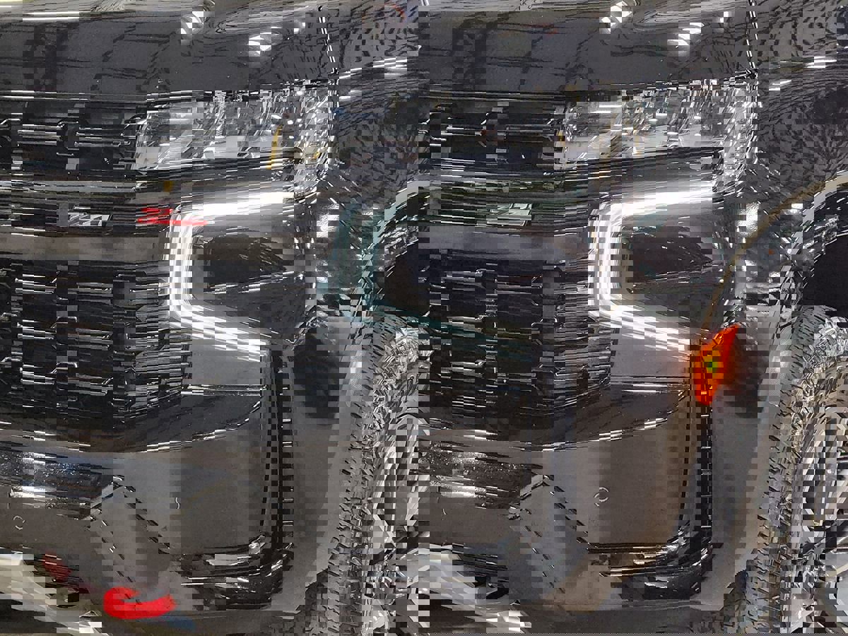 Used 2024 Chevrolet Tahoe Z71 w/ Luxury Package AWD/4WD image 14