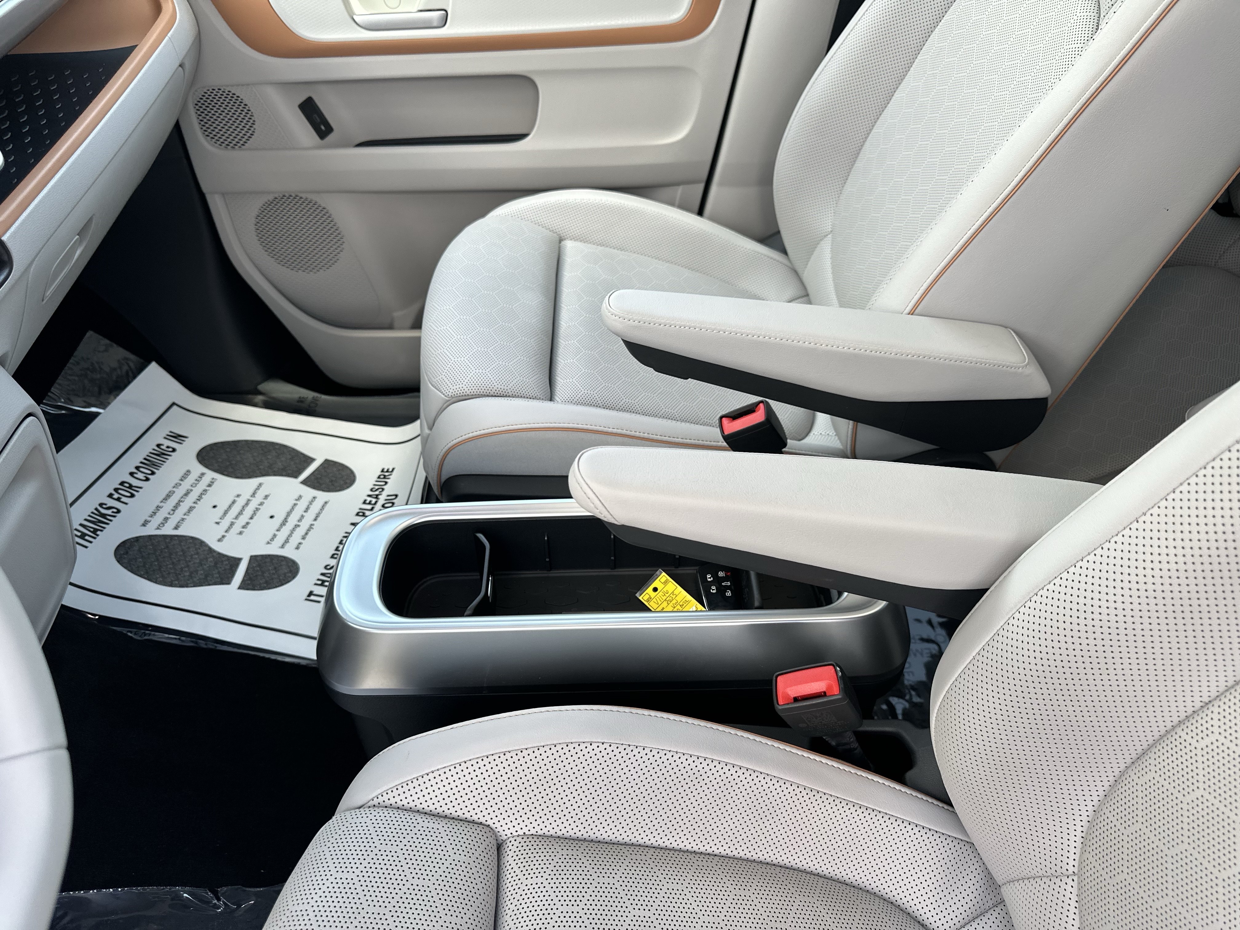 Certified 2025 Volkswagen ID. Buzz Pro S Plus w/ Cupholders Package RWD image 14