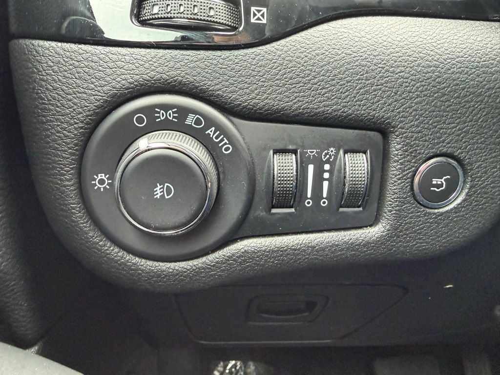 Certified 2023 Jeep Cherokee Altitude Lux AWD/4WD image 25