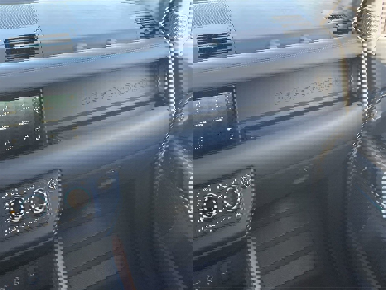 Used 2024 Land Rover Defender 110 X-Dynamic SE image 15