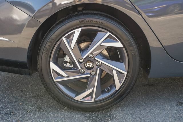 Certified 2025 Hyundai Elantra SEL FWD image 9