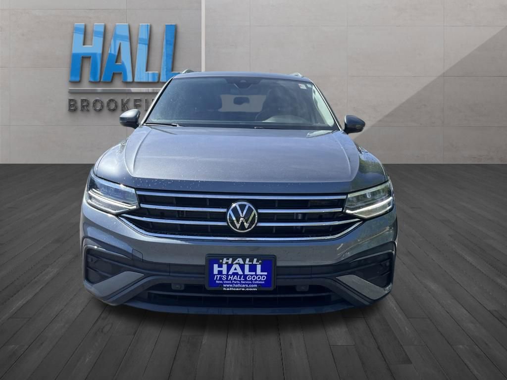 Used 2024 Volkswagen Tiguan SE w/ Panoramic Sunroof Package AWD/4WD image 9