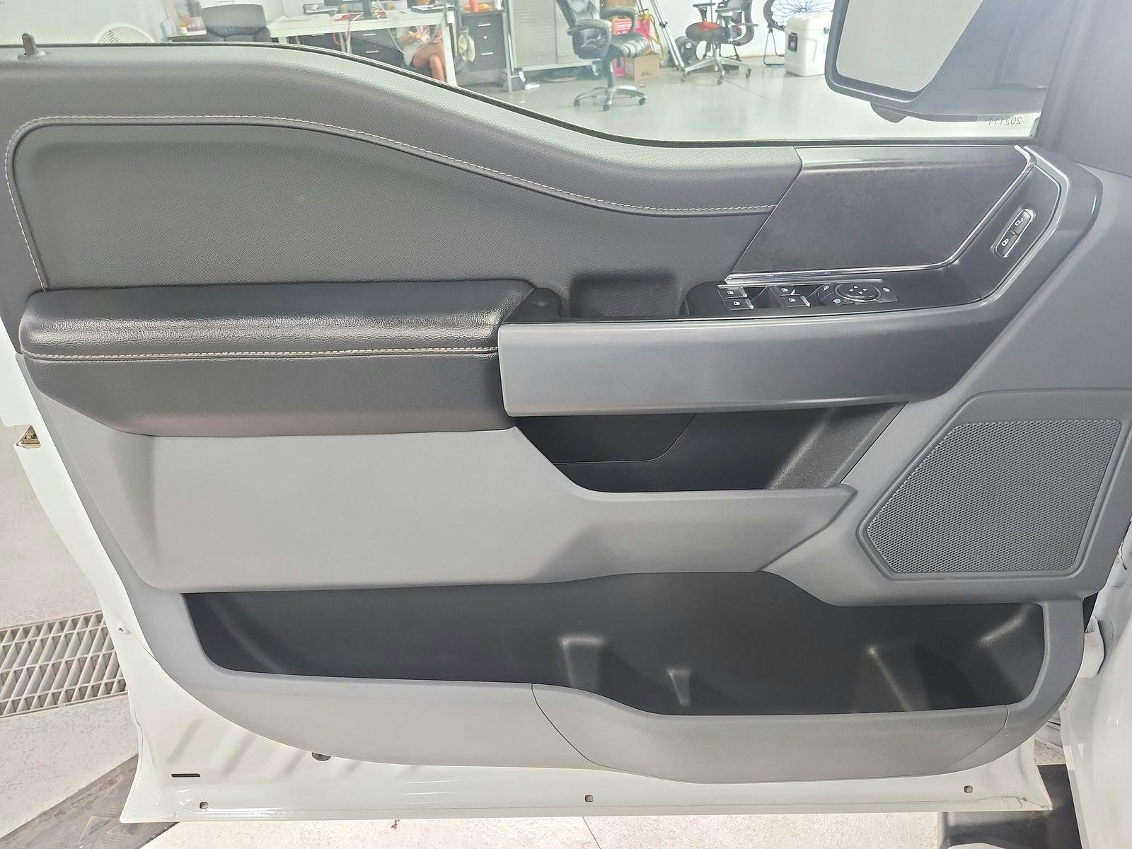 Used 2024 Ford F150 XLT w/ Mobile Office Package image 32