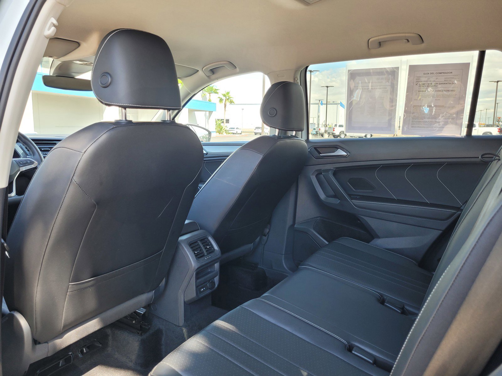 Used 2023 Volkswagen Tiguan SE image 14