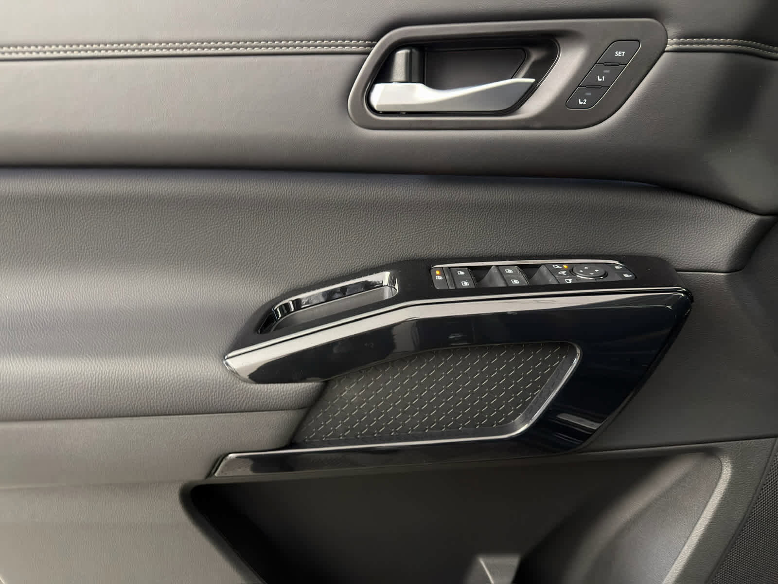 New 2026 Nissan Pathfinder Platinum image 23