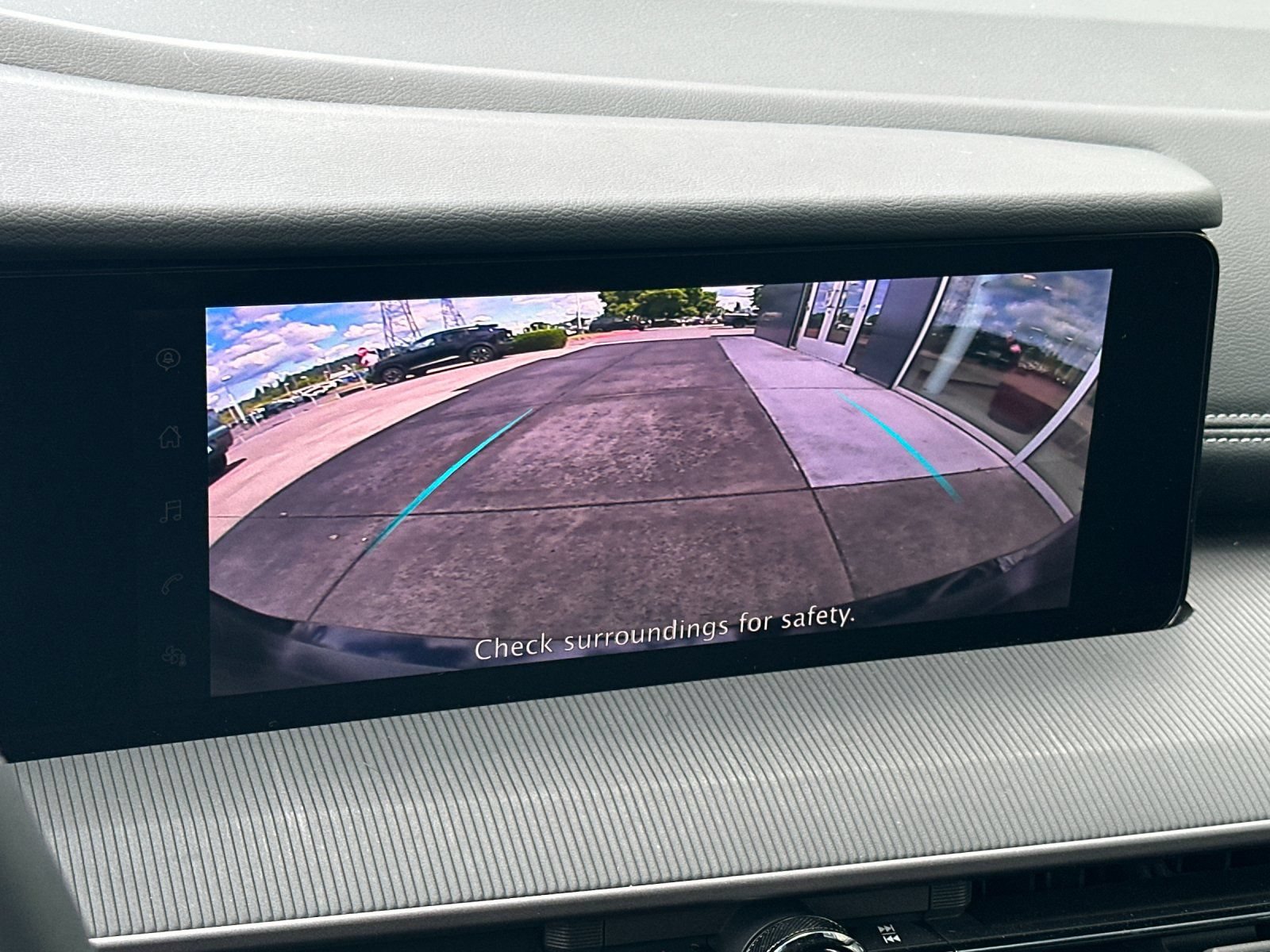 Used 2025 Nissan Murano SV AWD/4WD image 17