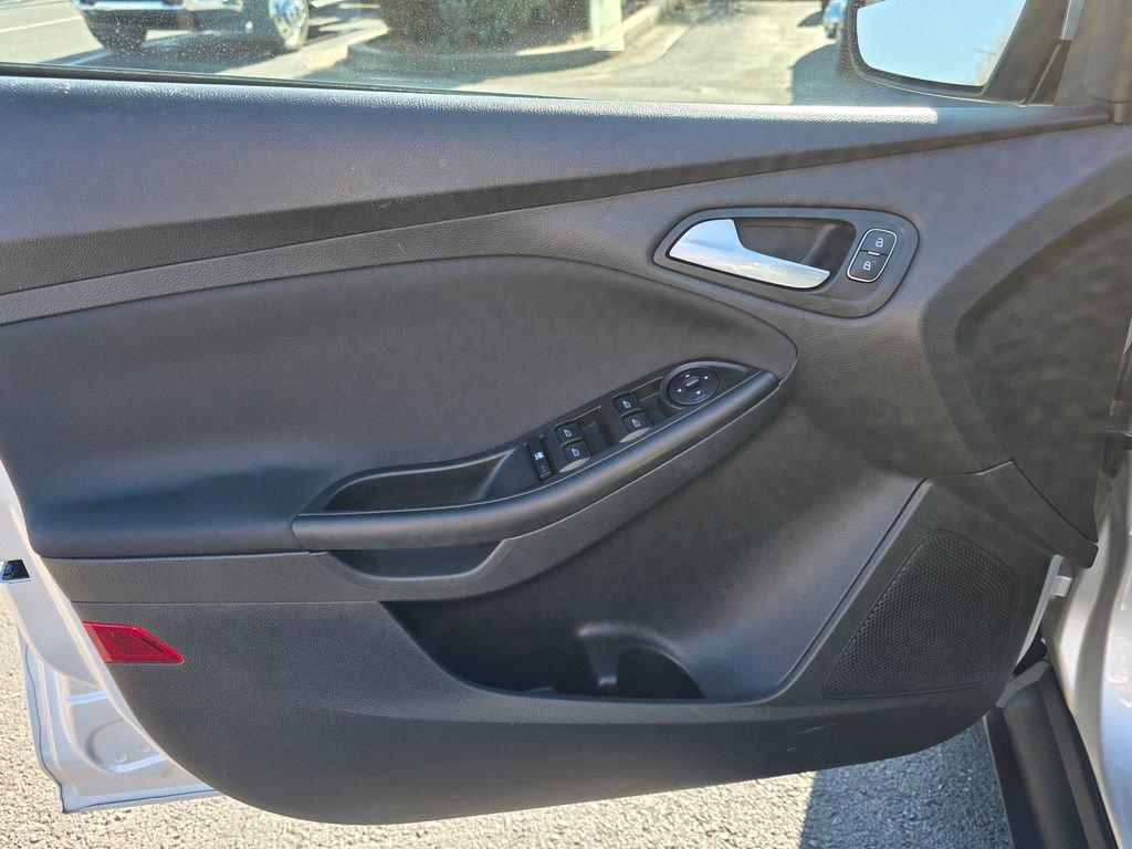 Used 2018 Ford Focus SE image 11