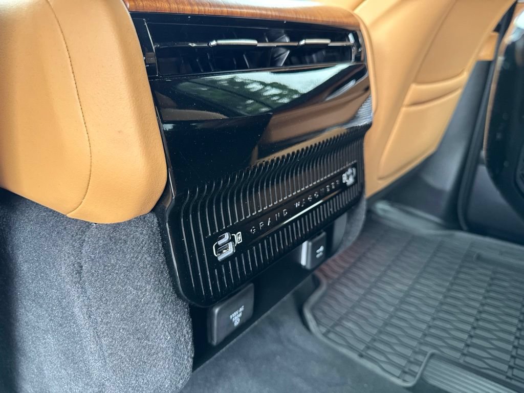 Used 2025 Jeep Grand Wagoneer Series III w/ Rear Seat Video Group 1 AWD/4WD image 31