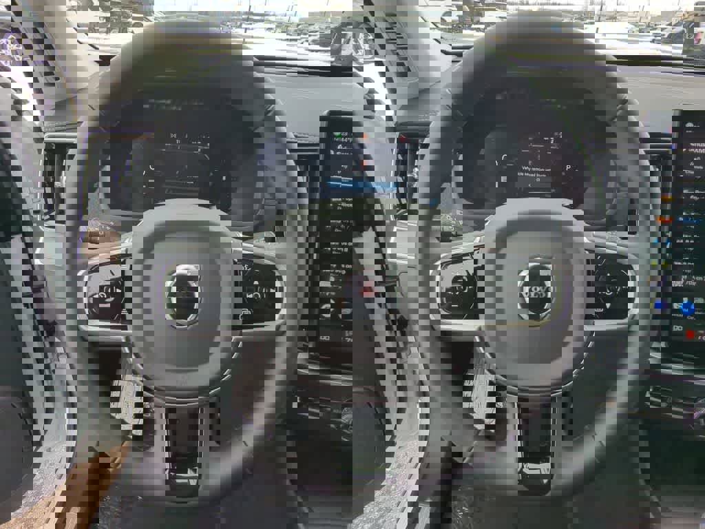 Certified 2025 Volvo XC90 B5 Core w/ Protection Package Premier image 23