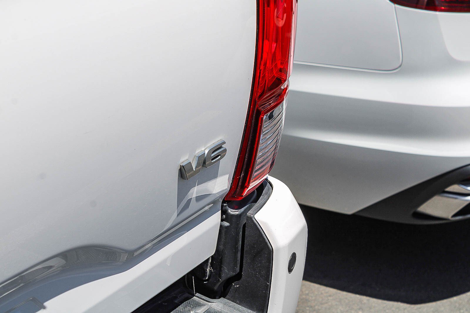 Used 2018 Toyota Tacoma TRD Off-Road w/ Technology Package AWD/4WD image 17