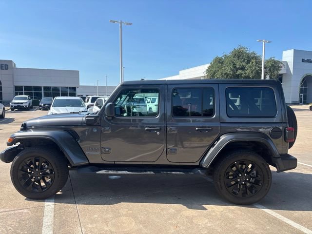 Used 2025 Jeep Wrangler Unlimited Sahara AWD/4WD image 8