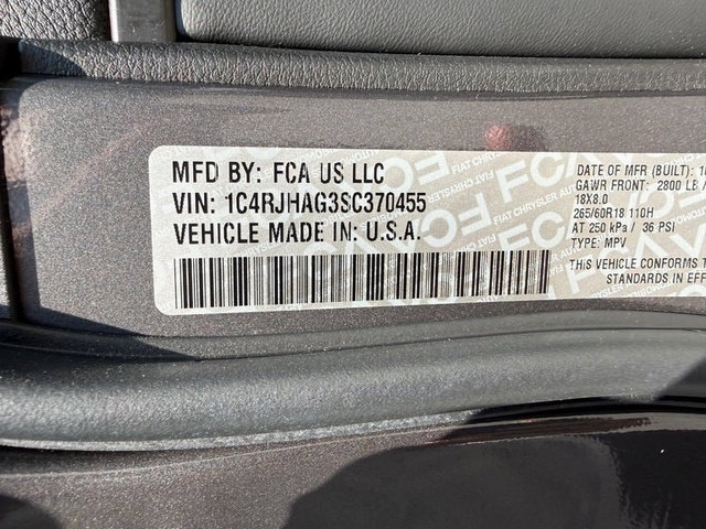 Used 2025 Jeep Grand Cherokee Altitude AWD/4WD image 31