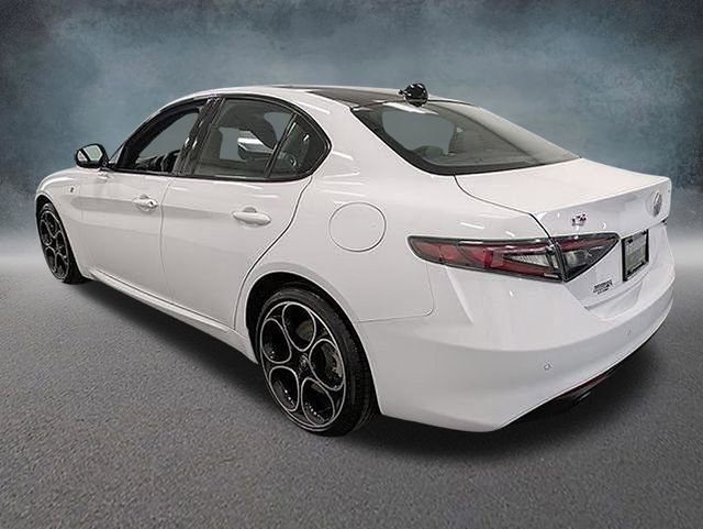 Used 2024 Alfa Romeo Giulia Ti AWD/4WD image 12