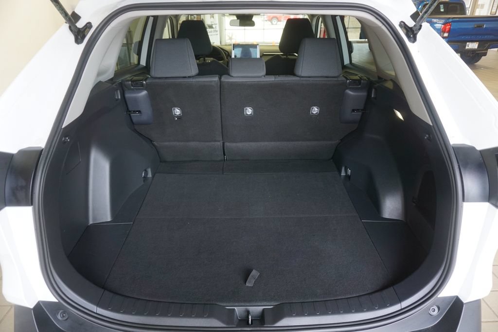 Certified 2025 Toyota RAV4 LE AWD/4WD image 15