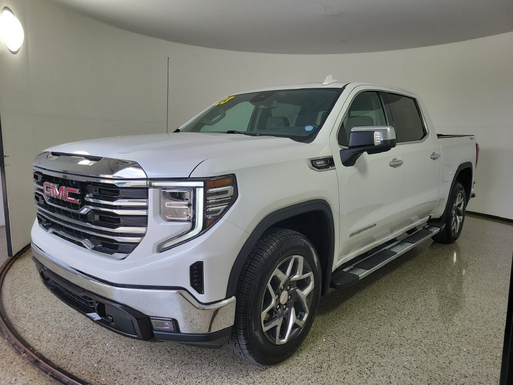 Used 2023 GMC Sierra 1500 SLT w/ SLT Premium Package AWD/4WD image 2