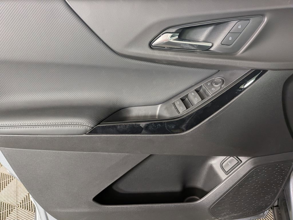 New 2026 Chevrolet Equinox LT w/ Convenience Package II image 15