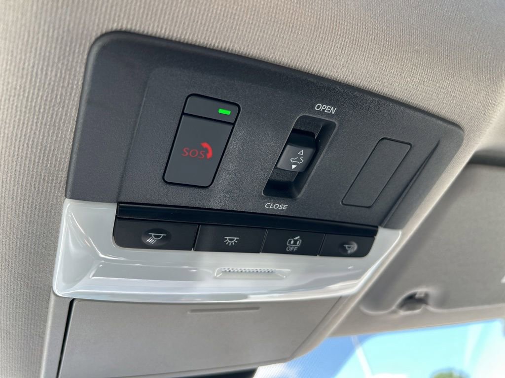 Certified 2025 Nissan Sentra SR w/ SR Premium Package FWD image 40
