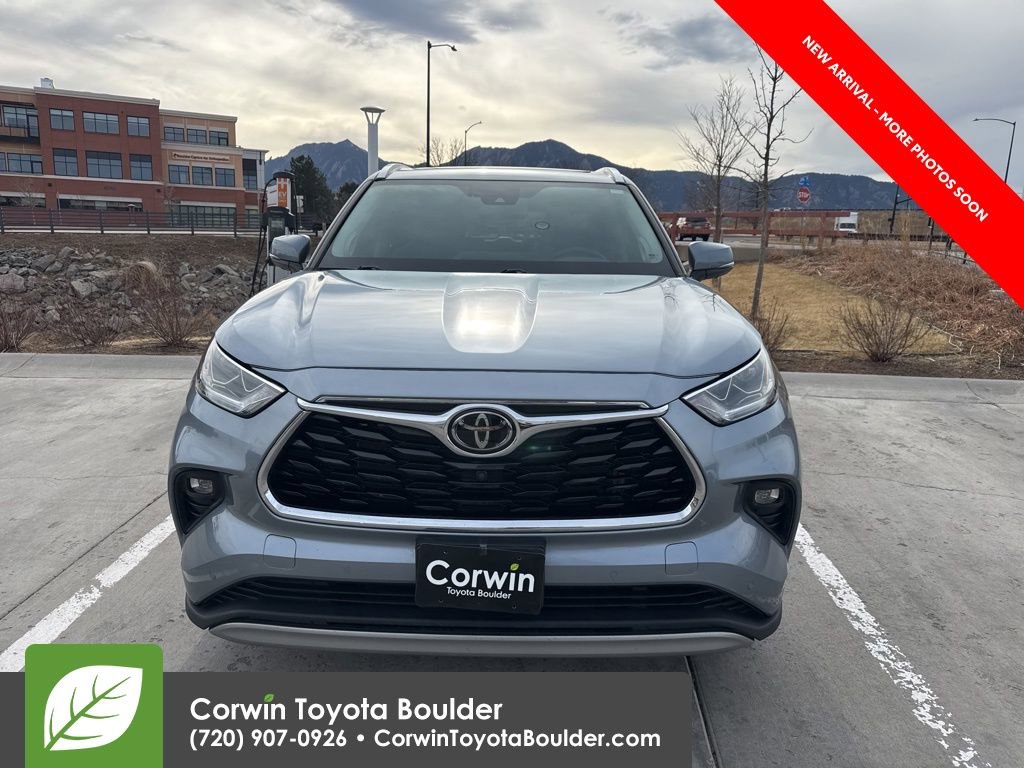 Used 2021 Toyota Highlander Platinum image 2
