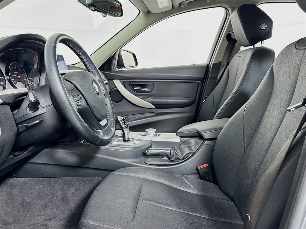 Used 2018 BMW 320i xDrive Sedan image 11