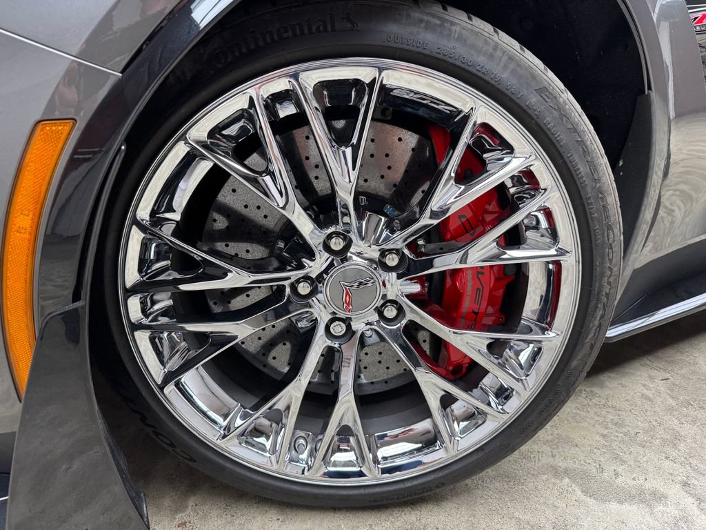 Used 2015 Chevrolet Corvette Z06 w/ 3LZ Preferred Equipment Group RWD image 35
