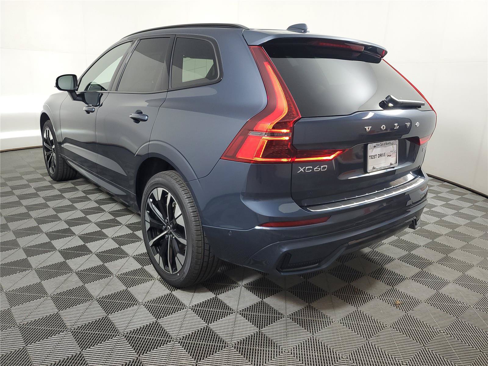 New 2026 Volvo XC60 B5 Plus w/ Protection Package Premier AWD/4WD image 4